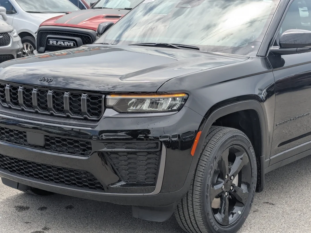 New 2026 Black Jeep Altitude - - 4x4 - 2.0L Turbo - Altitude Pkg - Power Sunroof & More! image 9