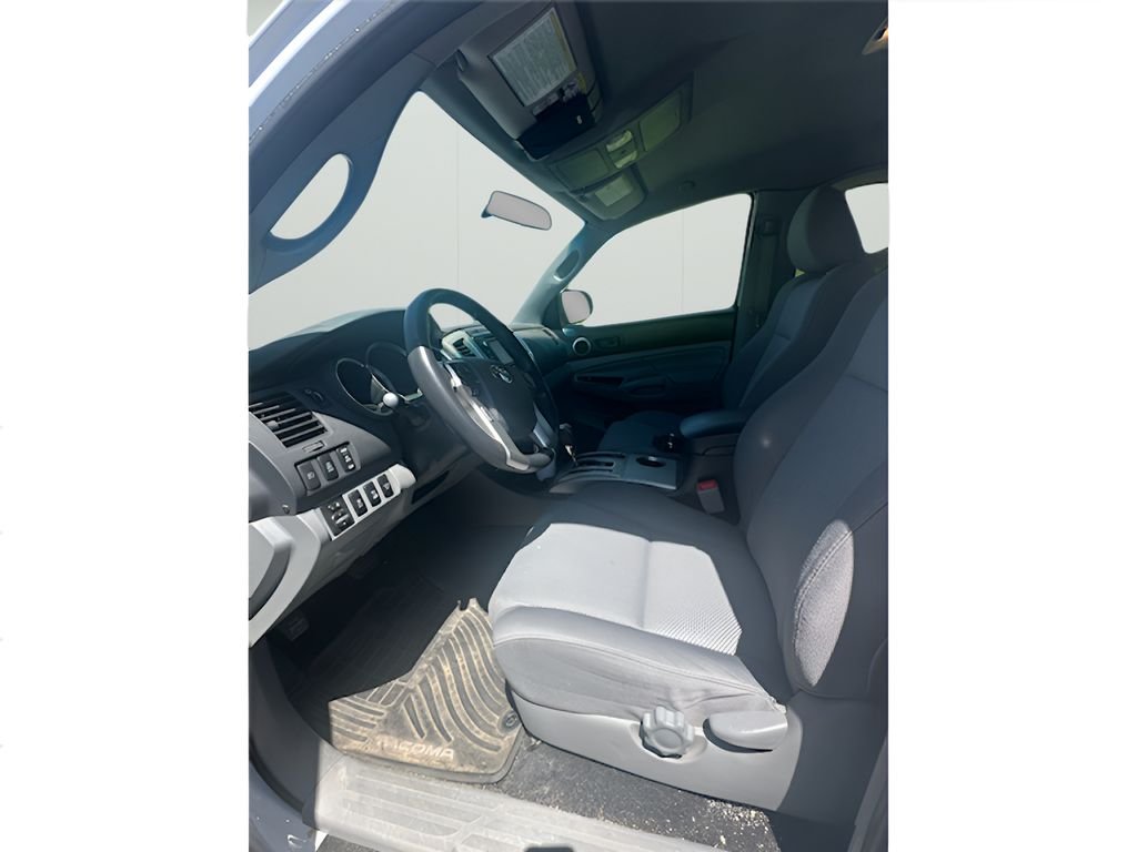 Used 2015 Super White Toyota Base V6 (A5) image 8