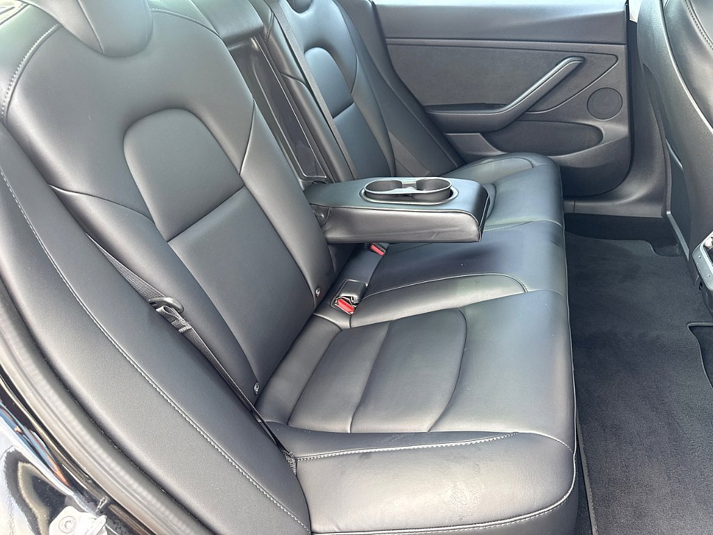 Used 2022 Black Tesla Long Range image 22