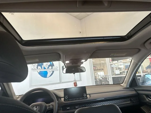 Used 2025 Blue Honda SE image 18