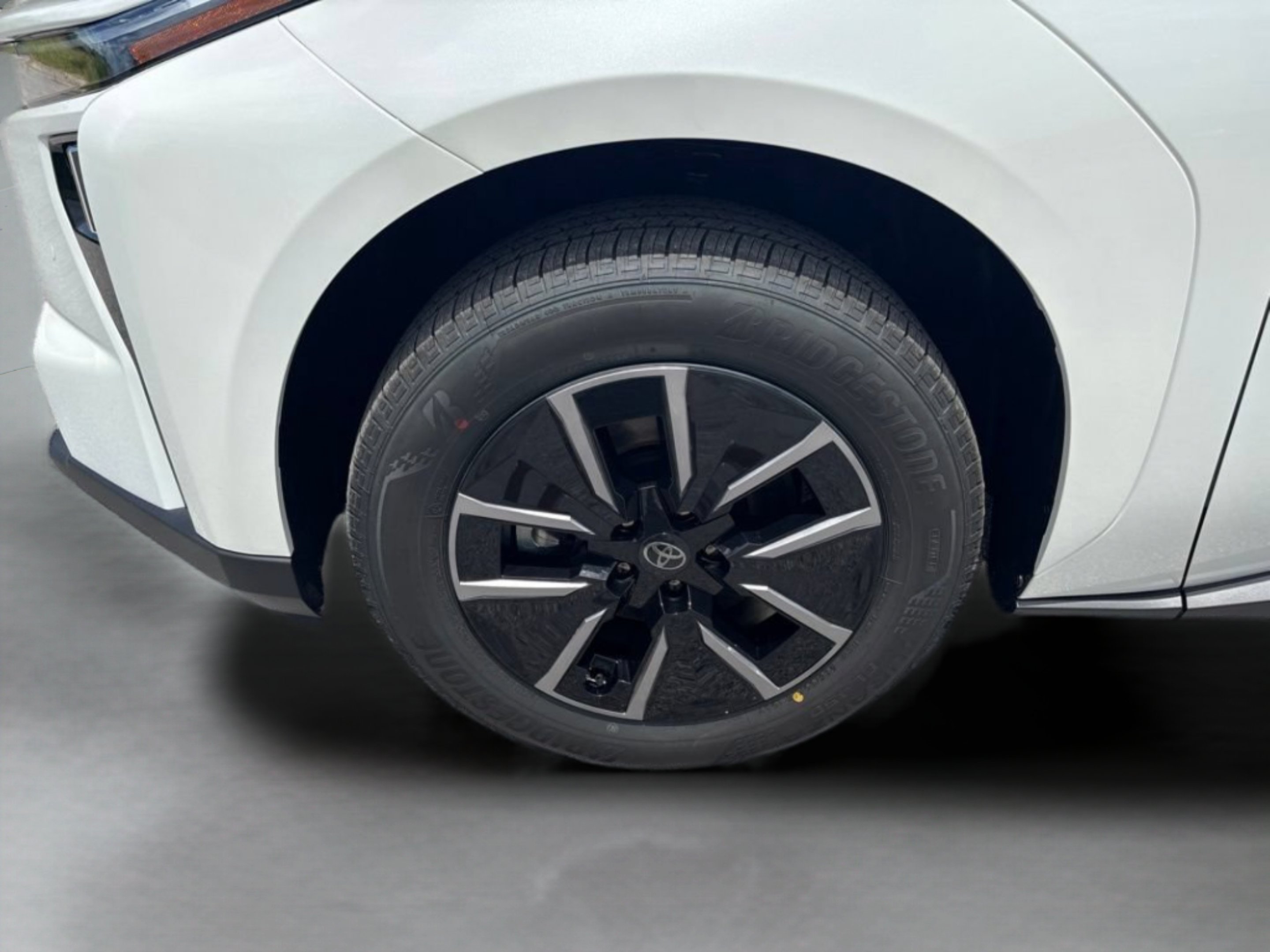New 2026 Wind Chill Pearl Toyota XLE image 34