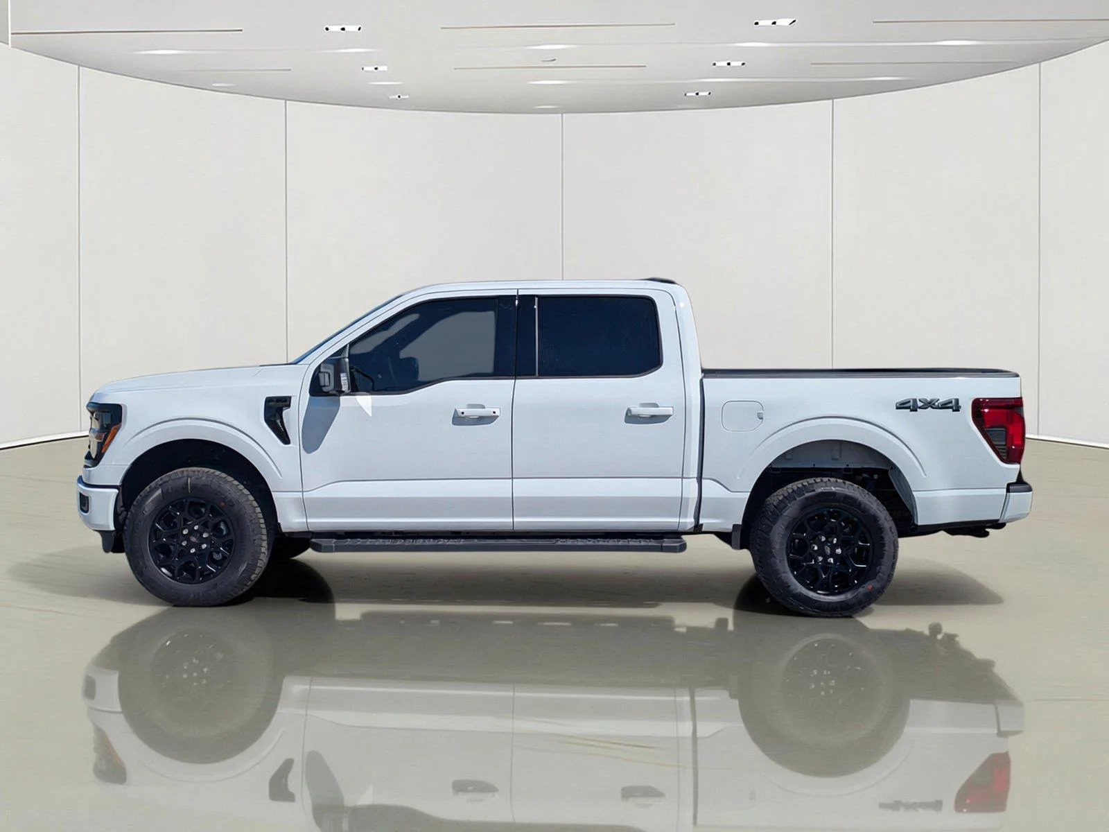 New 2026 Oxford White Ford XLT image 11