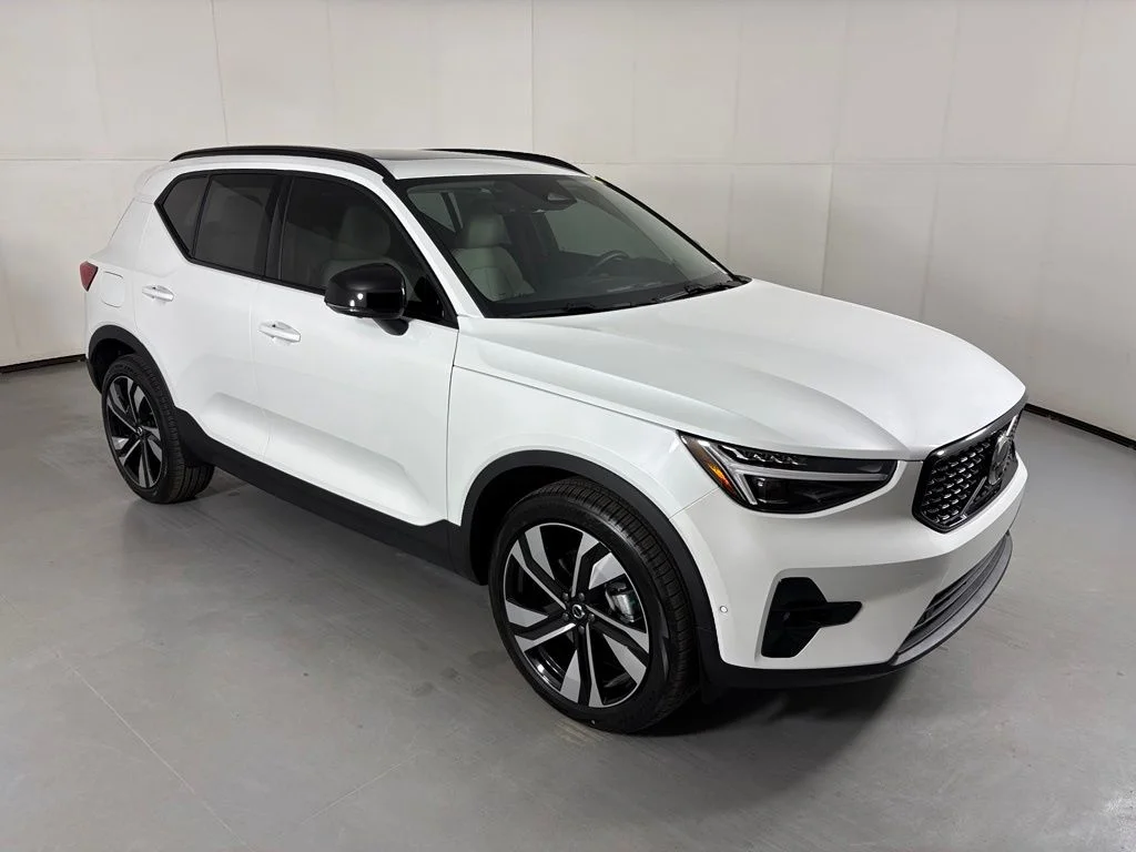 New 2026 Crystal White Volvo Plus image 2