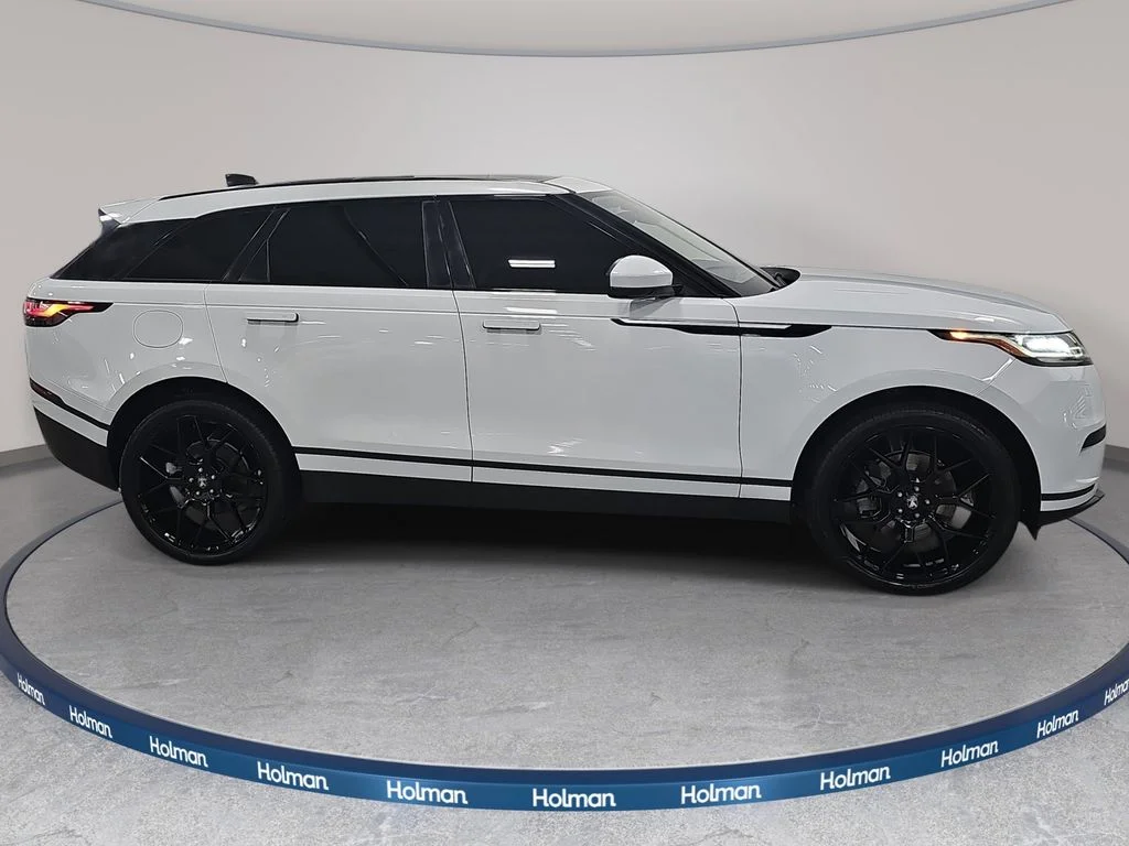 Used 2018 White Land Rover S image 5