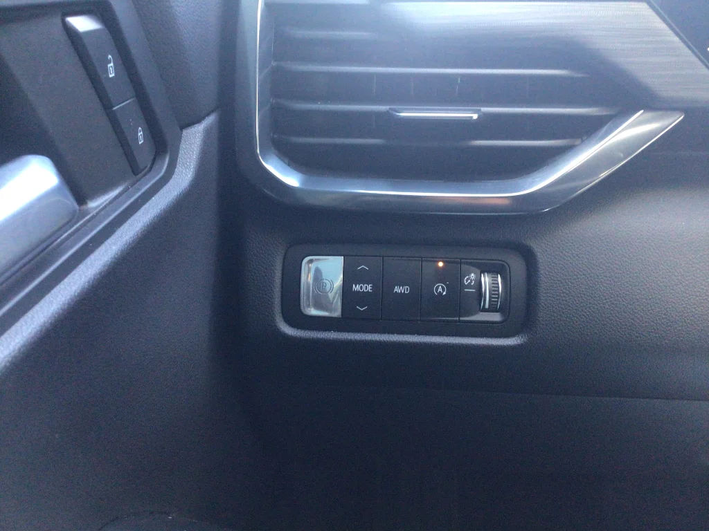 Used 2024 Sterling Metallic GMC AT4 image 14
