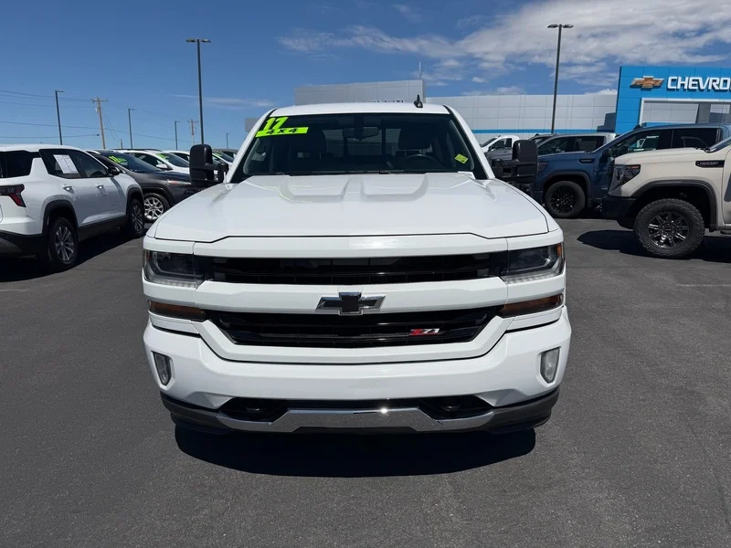 Used 2017 SUMMIT WHITE Chevrolet LT image 8