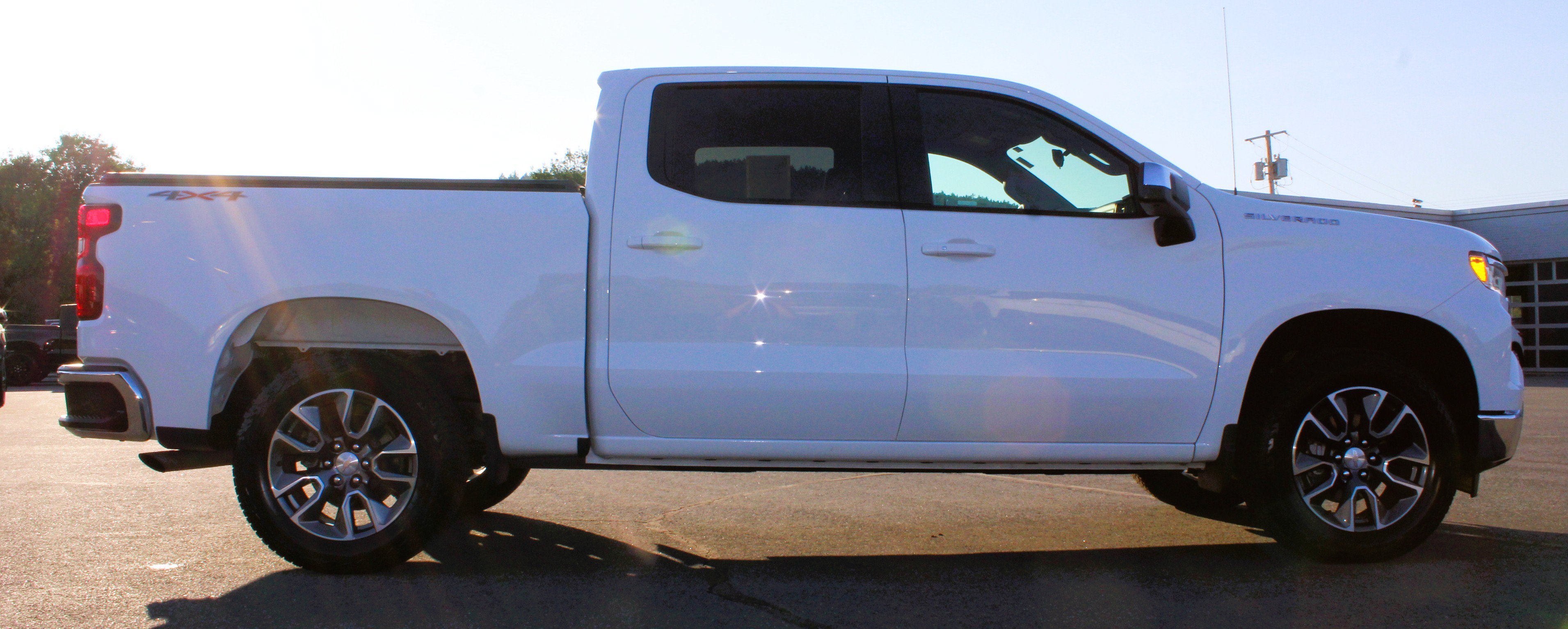 Used 2024 Summit White Chevrolet LT image 5