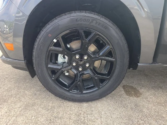 New 2026 Carbonized Gray Metallic Ford Lobo™ image 30