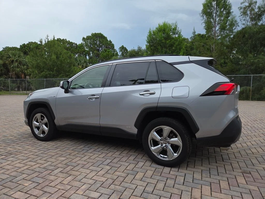 Certified Used 2020 Silver Toyota Limited image 9