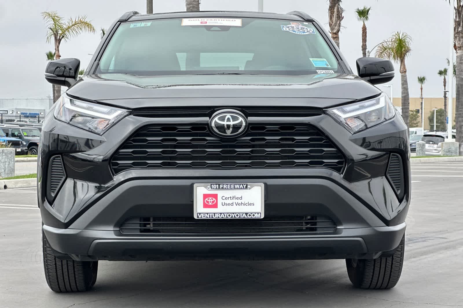 2025 Toyota RAV4 XLE - Photo 9