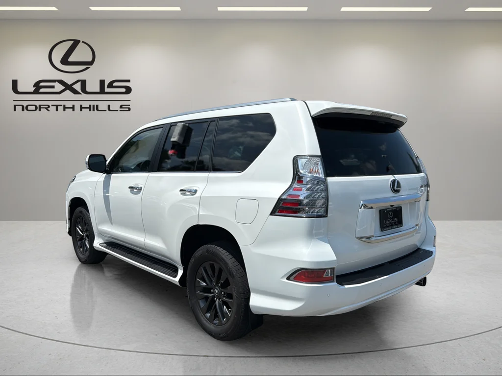 Certified Used 2022  Lexus 460 image 8
