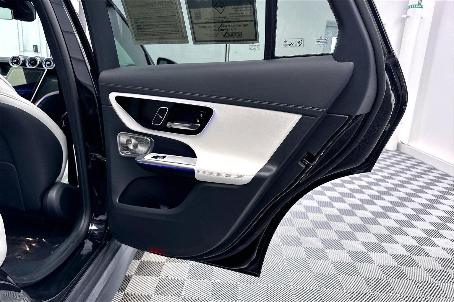 Used 2025 Black Mercedes-Benz GLC 300 image 27