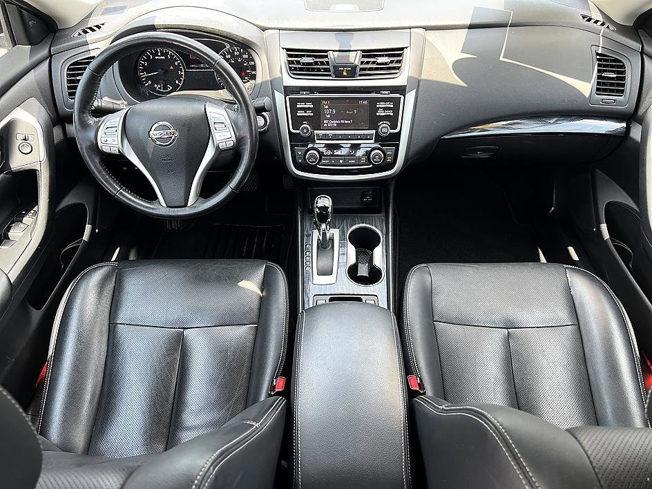 Used 2018 Super Black Nissan 2.5 SL image 18