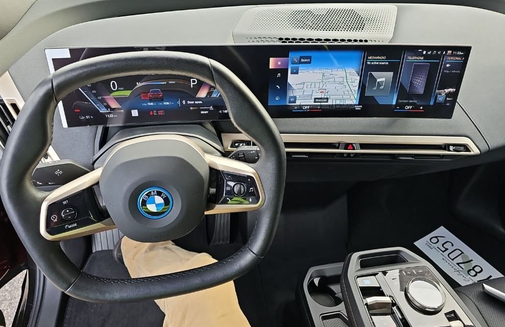 Used 2023 Red BMW xDrive50 image 7