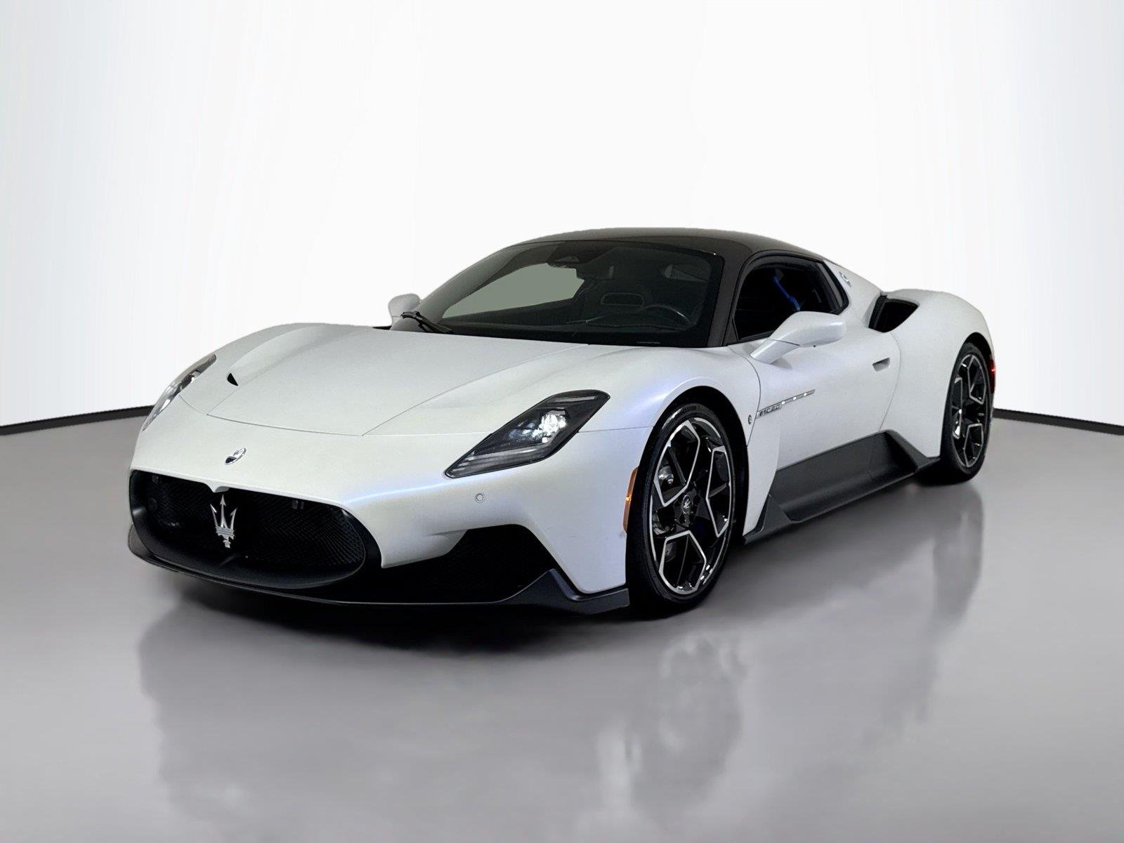 Used 2023 Bianco Solid Maserati  image 43
