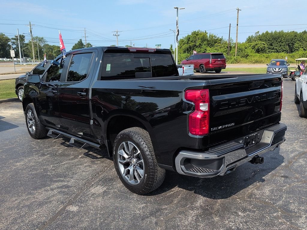 Used 2025 Black Chevrolet LT image 5