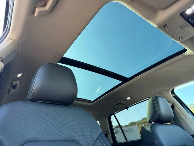 New 2026 Deep Black Pearl Volkswagen SE w/Technology image 18