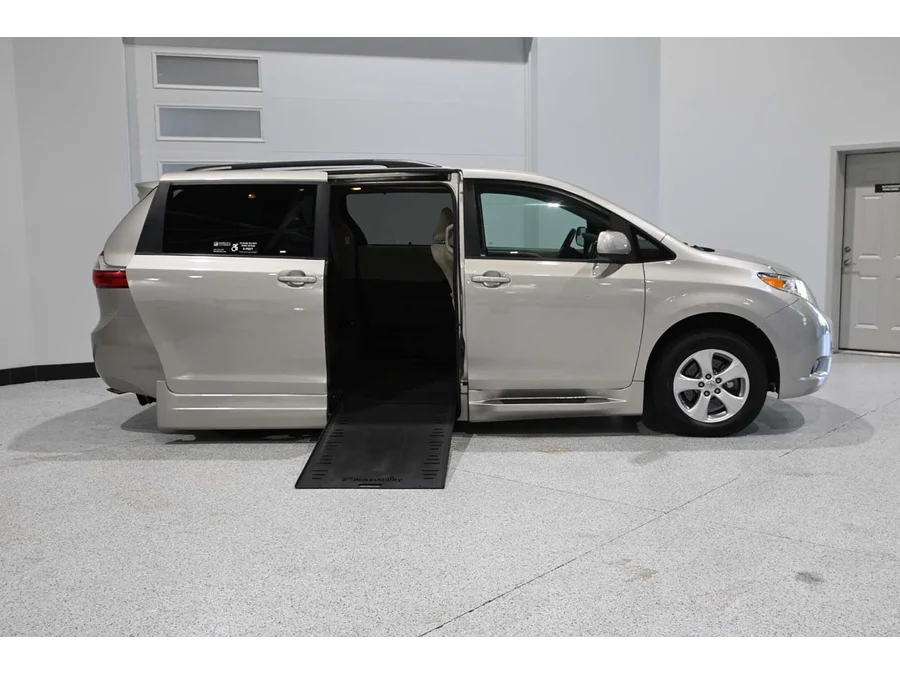 Used 2015 GOLD Toyota LE Mobility Handicap Van image 17