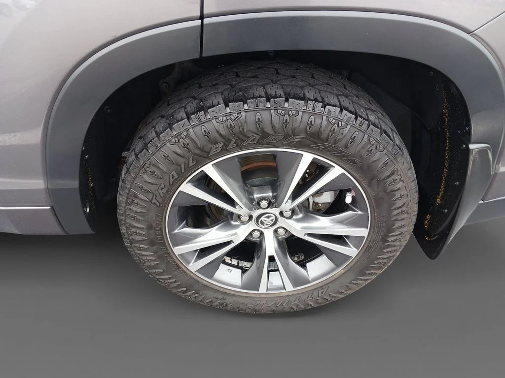 Used 2017 Gray Toyota LE image 8