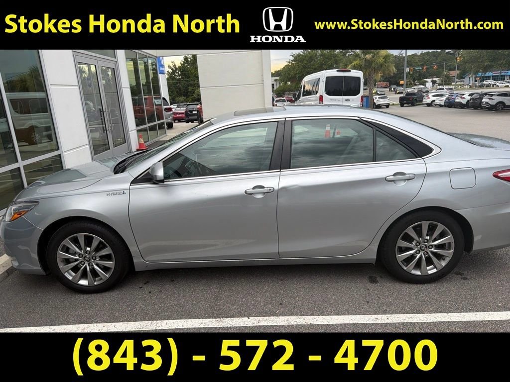 Used 2016 Silver Toyota XLE image 3