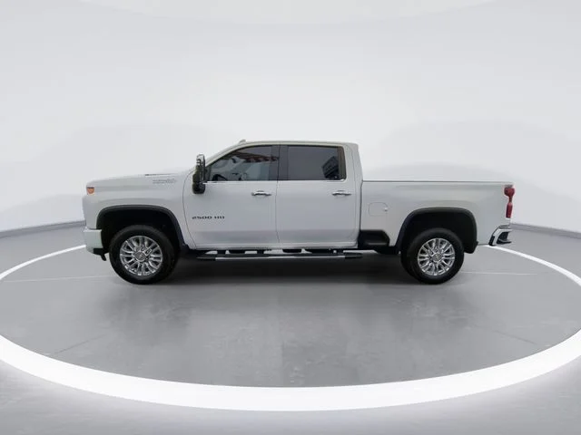 Used 2023 White Chevrolet High Country image 5