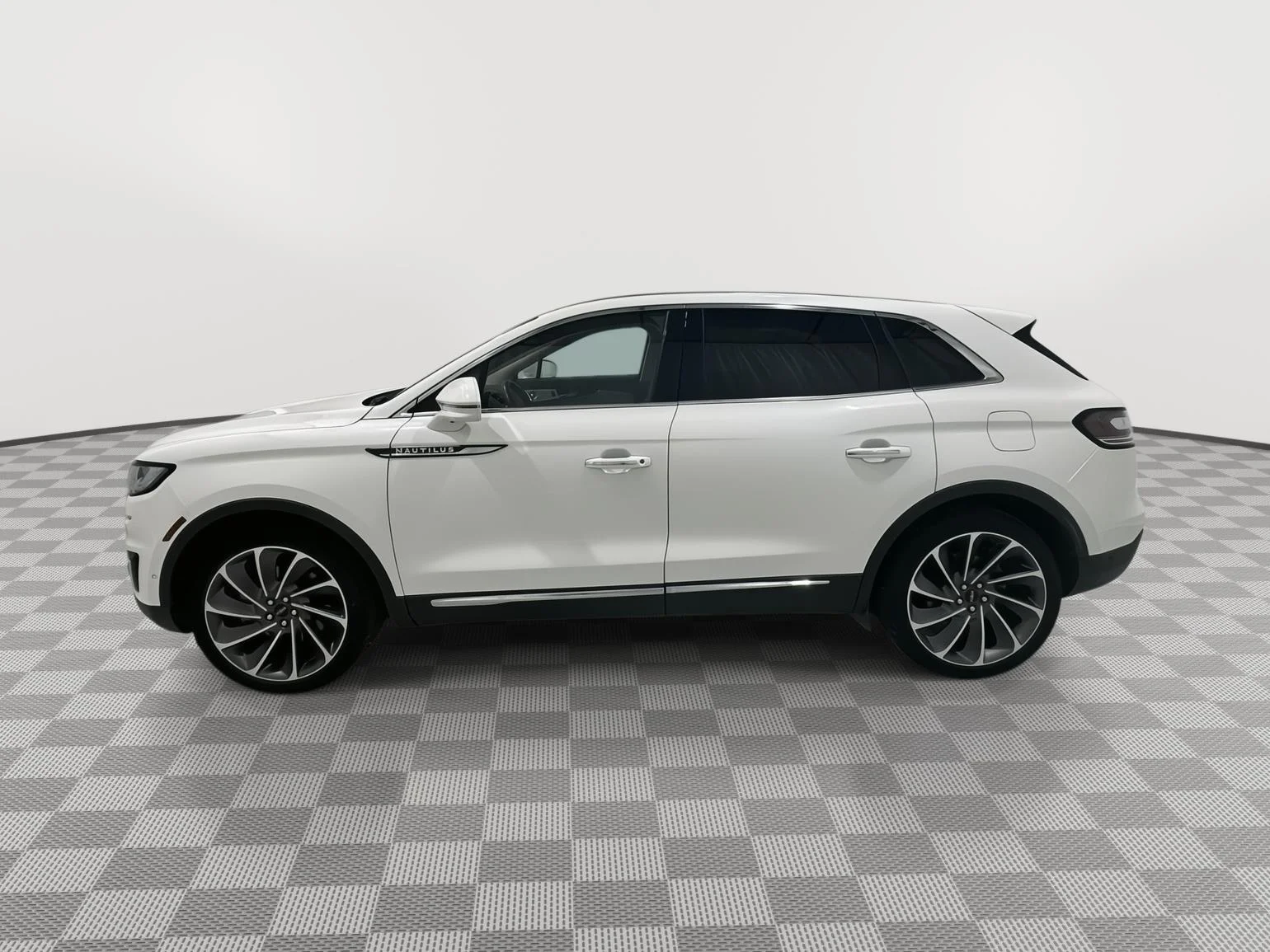 Used 2020 Lincoln Nautilus Reserve with VIN 2LMPJ8K94LBL24822 for sale in Alexandria, Minnesota