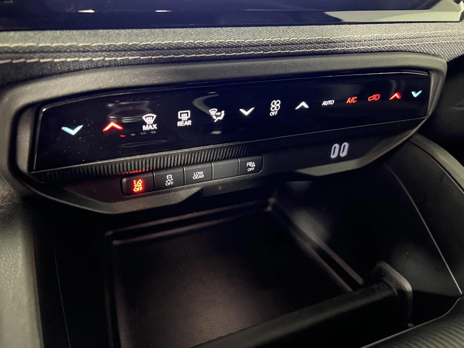 Used 2026 Diamond Black Crystal Pearlcoat Jeep Laredo image 18