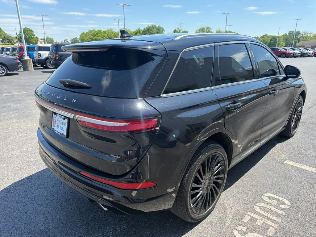 Used 2022 Infinite Black Metallic Lincoln Reserve image 5