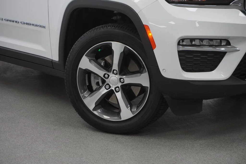 Used 2022 White Jeep 4xe image 5