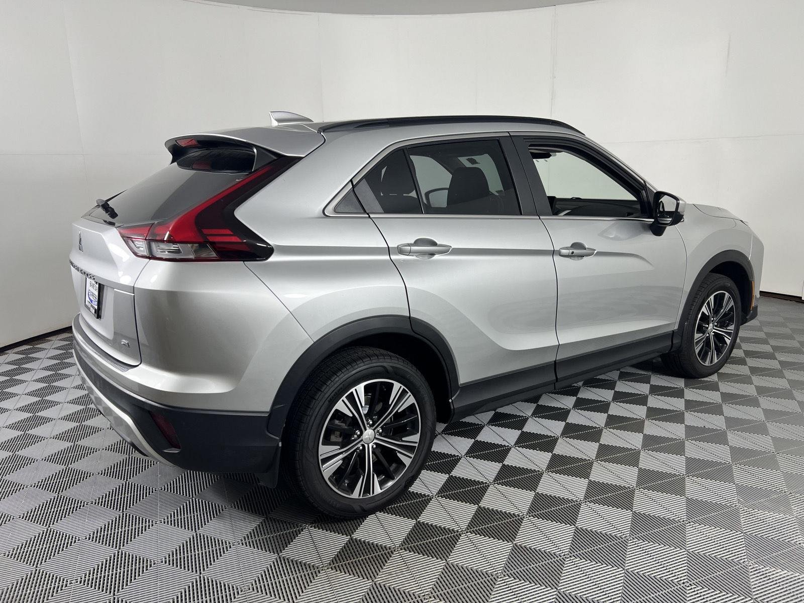 Used 2022 Alloy Silver Metallic Mitsubishi SE image 11