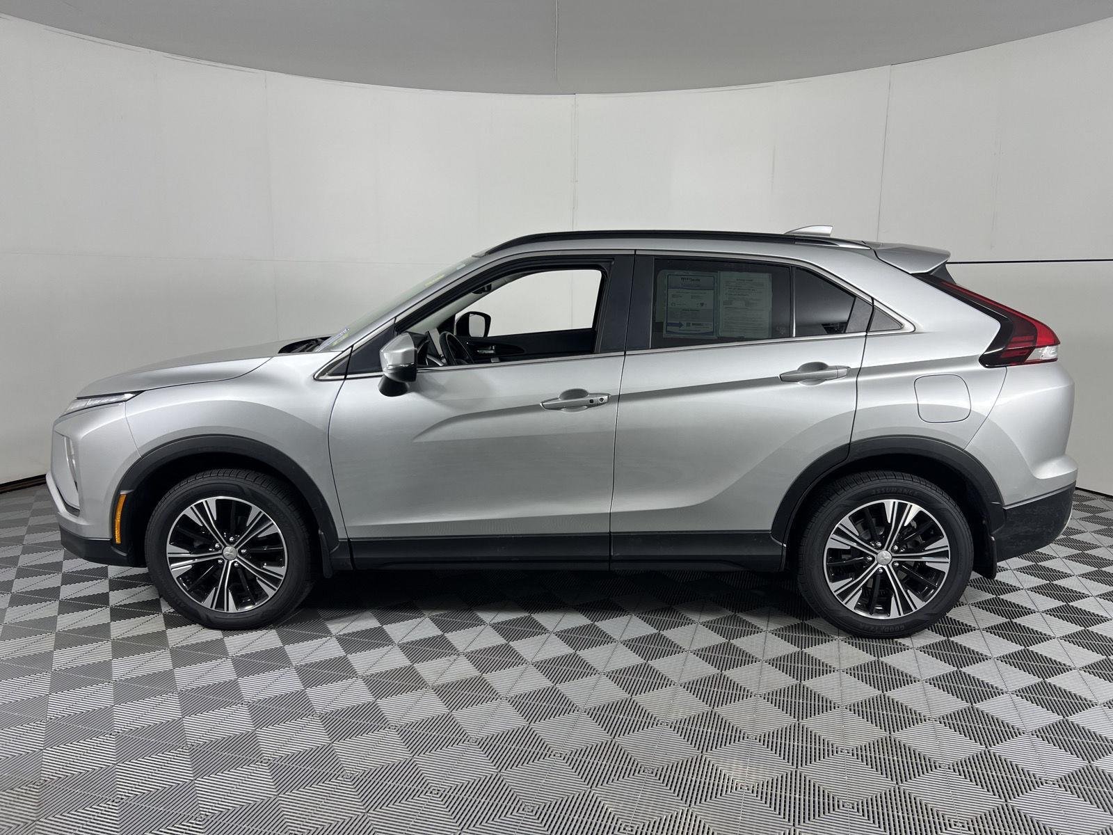 Used 2022 Alloy Silver Metallic Mitsubishi SE image 8