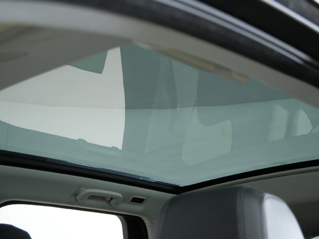 Used 2024 Gray Land Rover S image 19