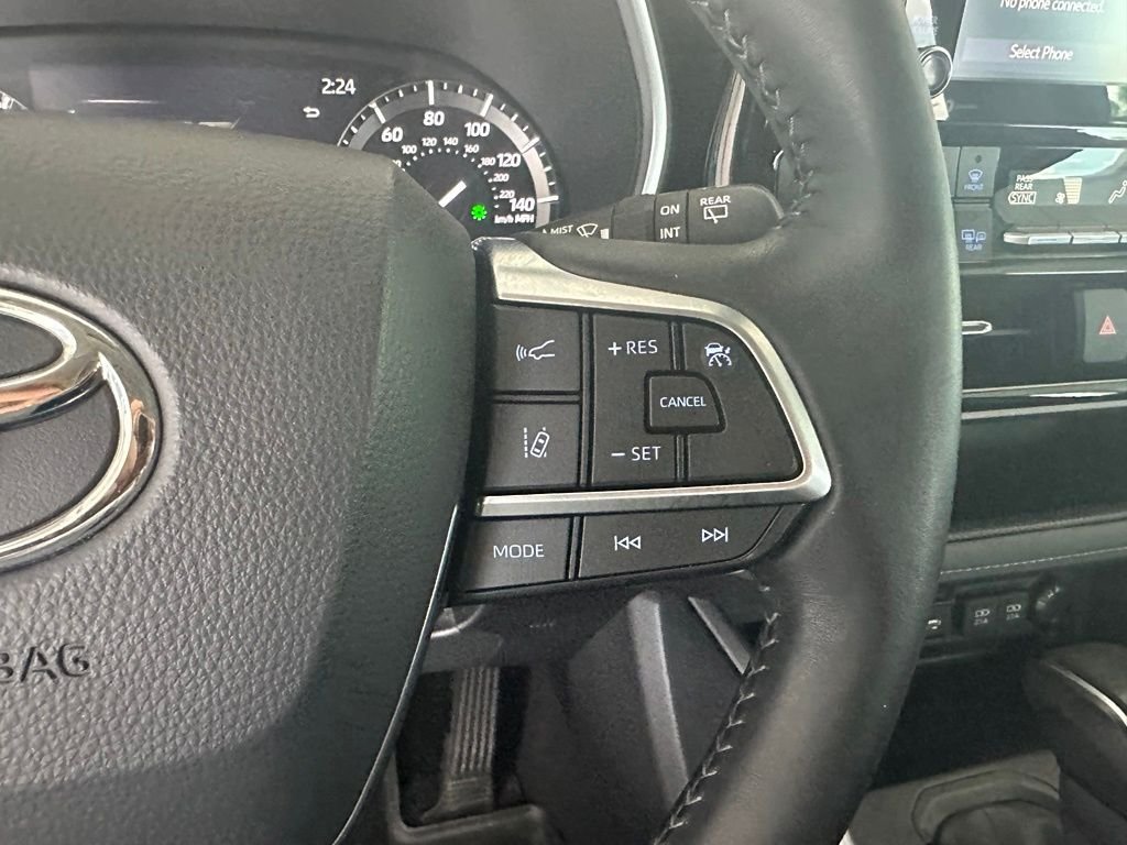 Used 2020  Toyota XLE image 21