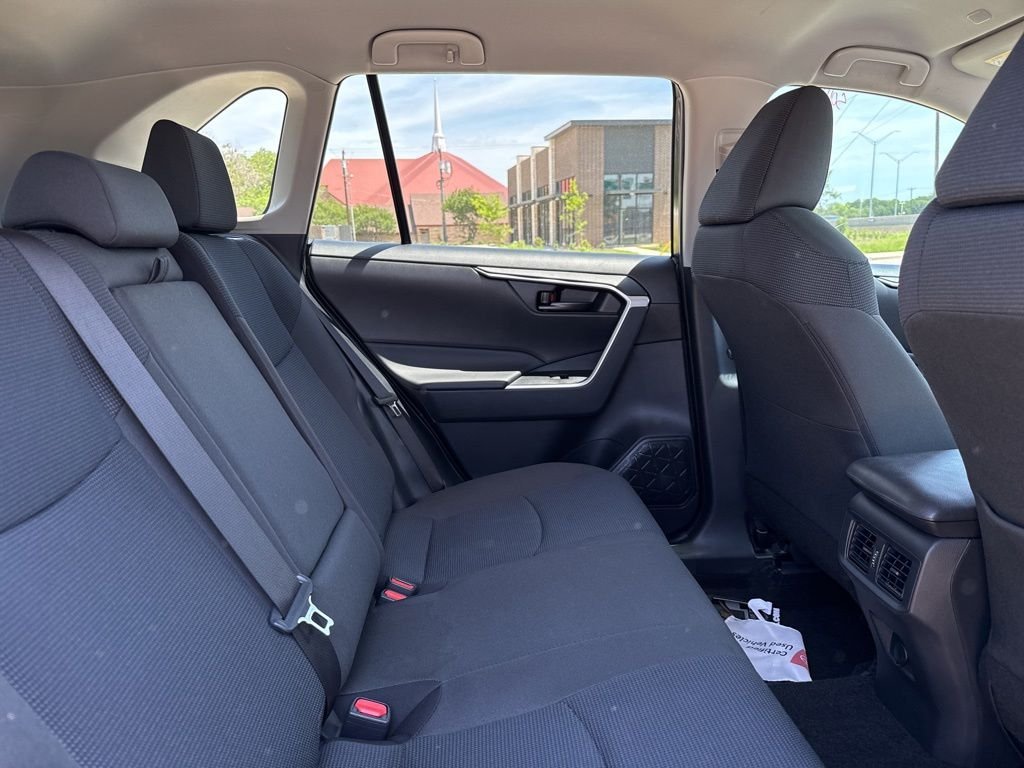 2024 Toyota RAV4 LE - Photo 10