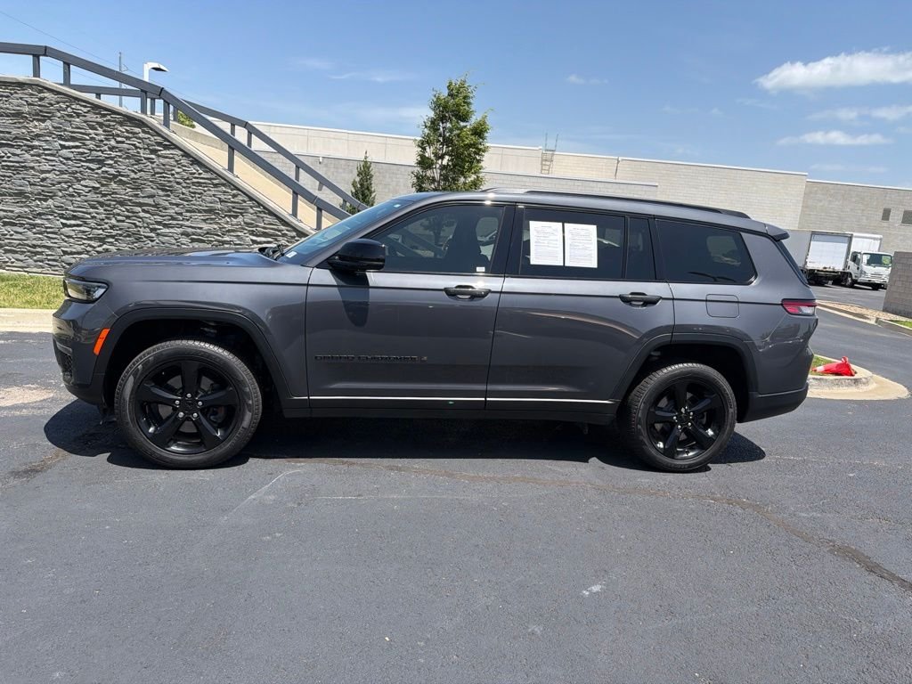 Used 2025 Gray Jeep Limited image 4