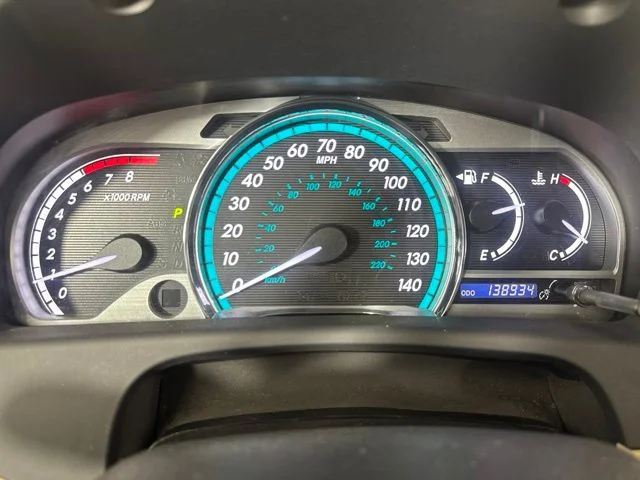 Used 2014 Gold Toyota LE image 18