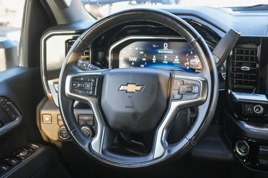 Used 2025 White Chevrolet LT image 16