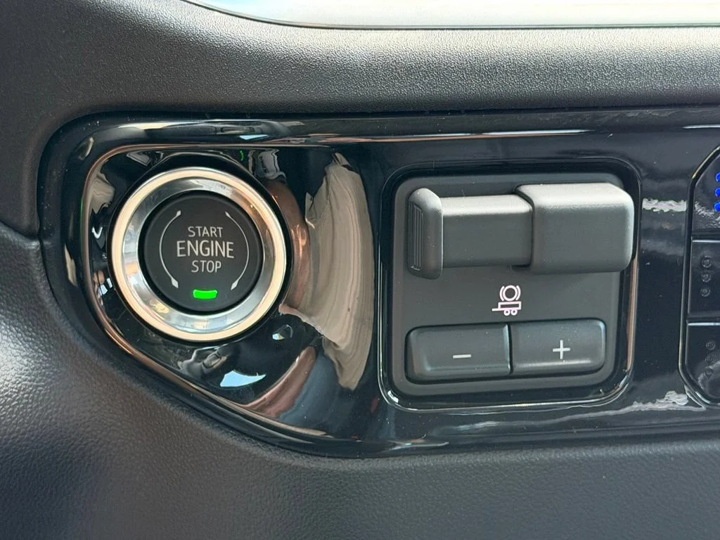New 2026 Sterling Metallic GMC SLT image 7