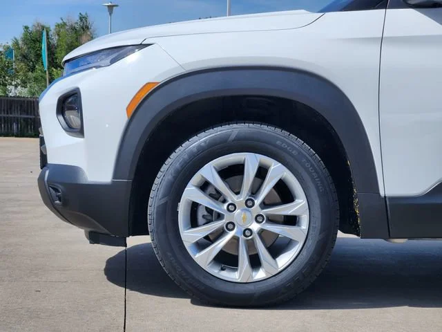 Used 2023 Summit White Chevrolet LS image 9