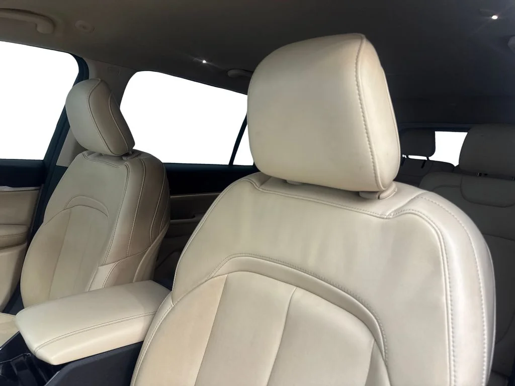 Used 2022 Silver Jeep Limited image 30