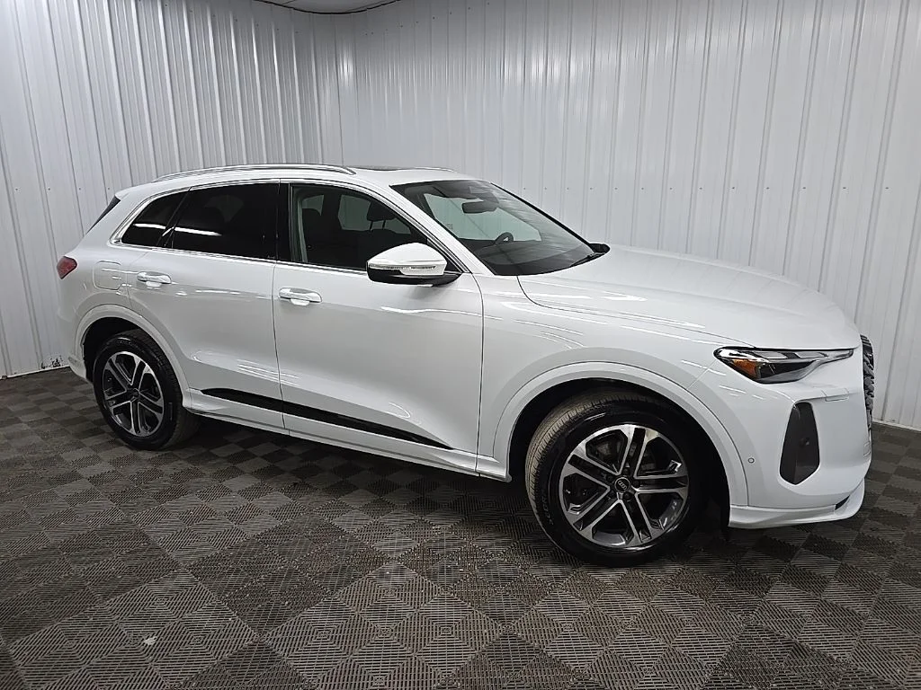 Used 2025 White Audi 2.0T Premium image 1