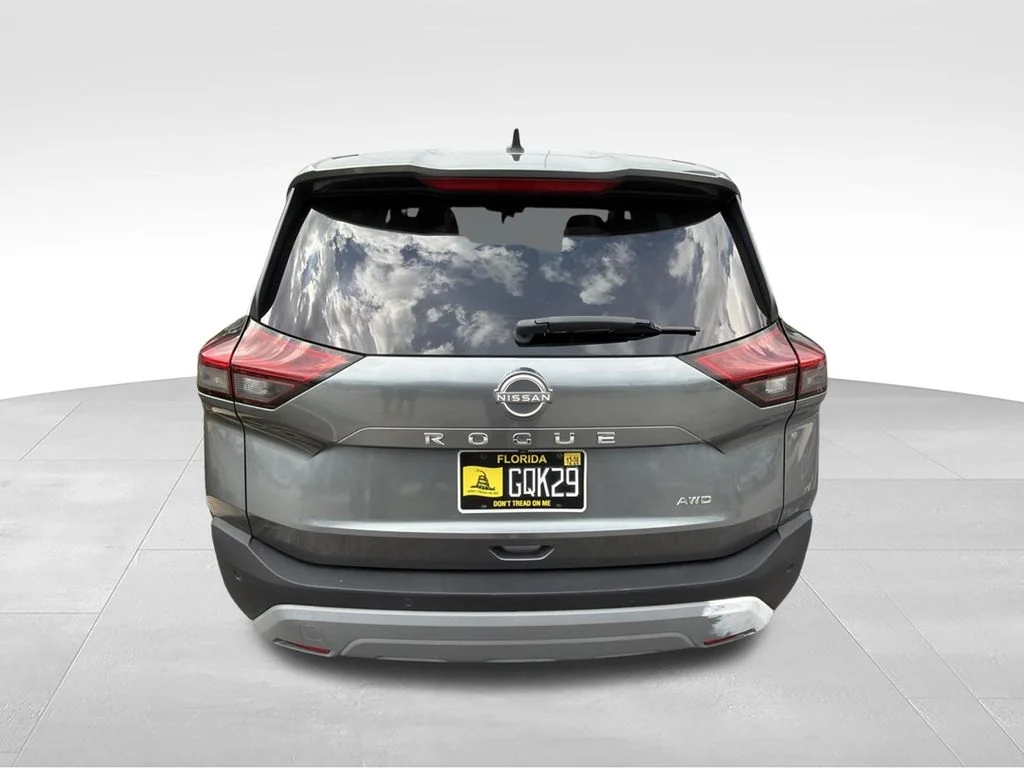 Used 2023 Gray Nissan S image 6