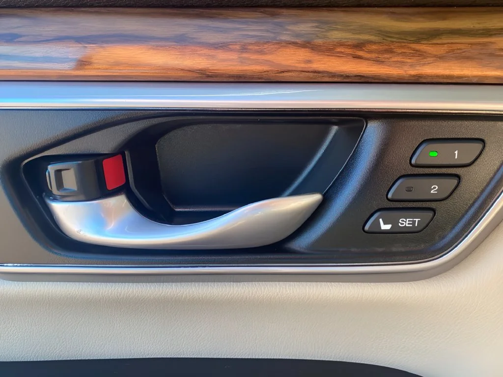 Used 2018  Honda Touring image 10