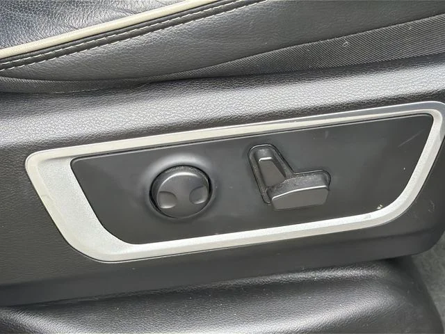 Used 2022 Red Ram Laramie image 34