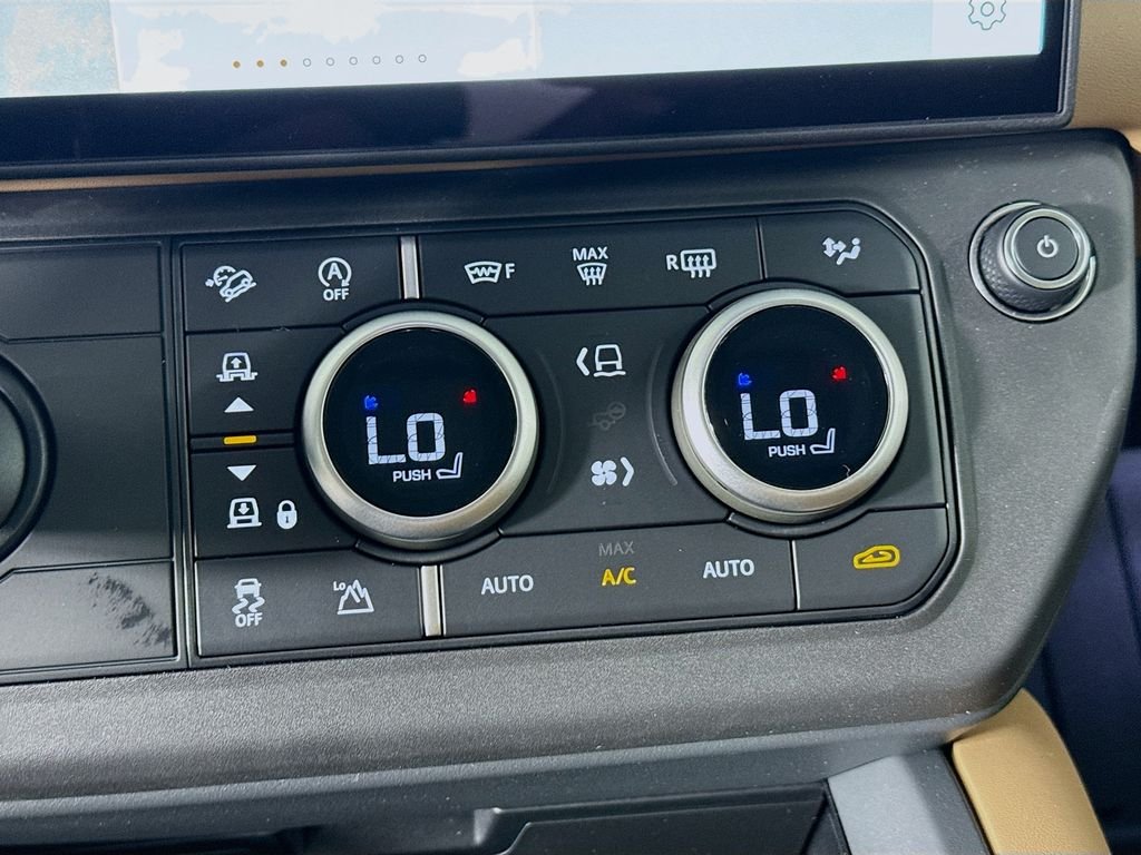 New 2026 Santorini Black Land Rover X-Dynamic SE image 15