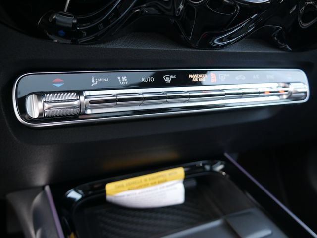 New 2026 Polar White Mercedes-Benz GLB 250 image 36