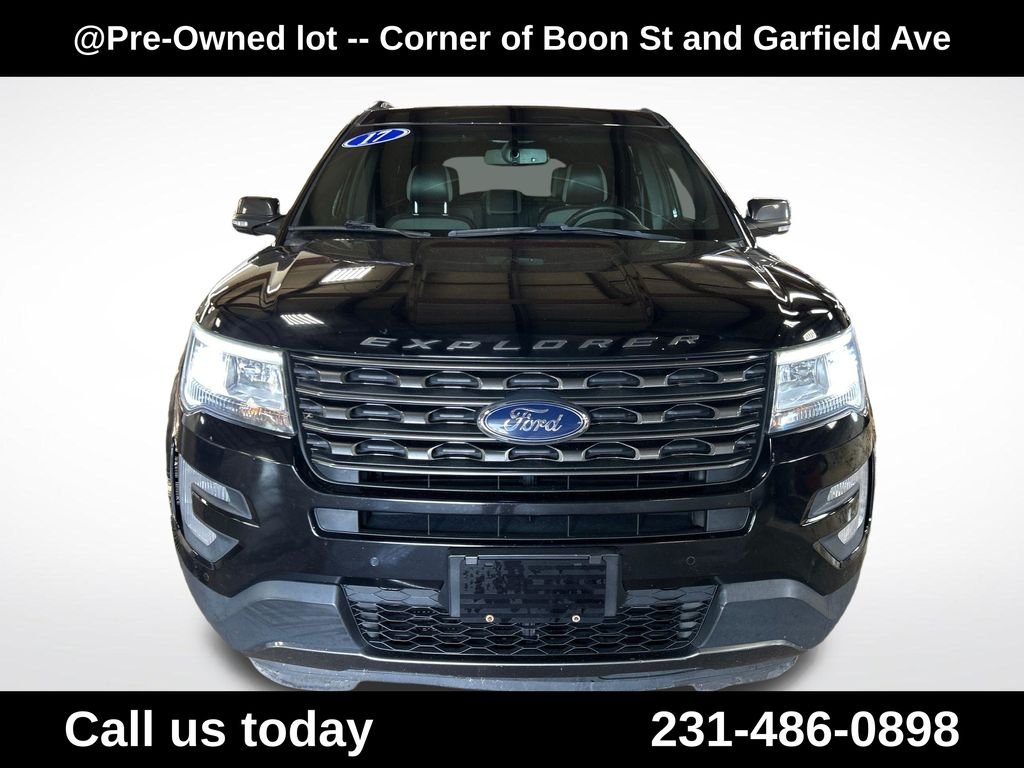 Used 2017 Black Ford XLT image 8