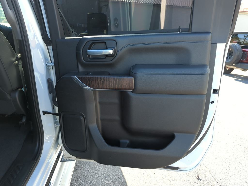 Used 2021 White GMC Denali image 32