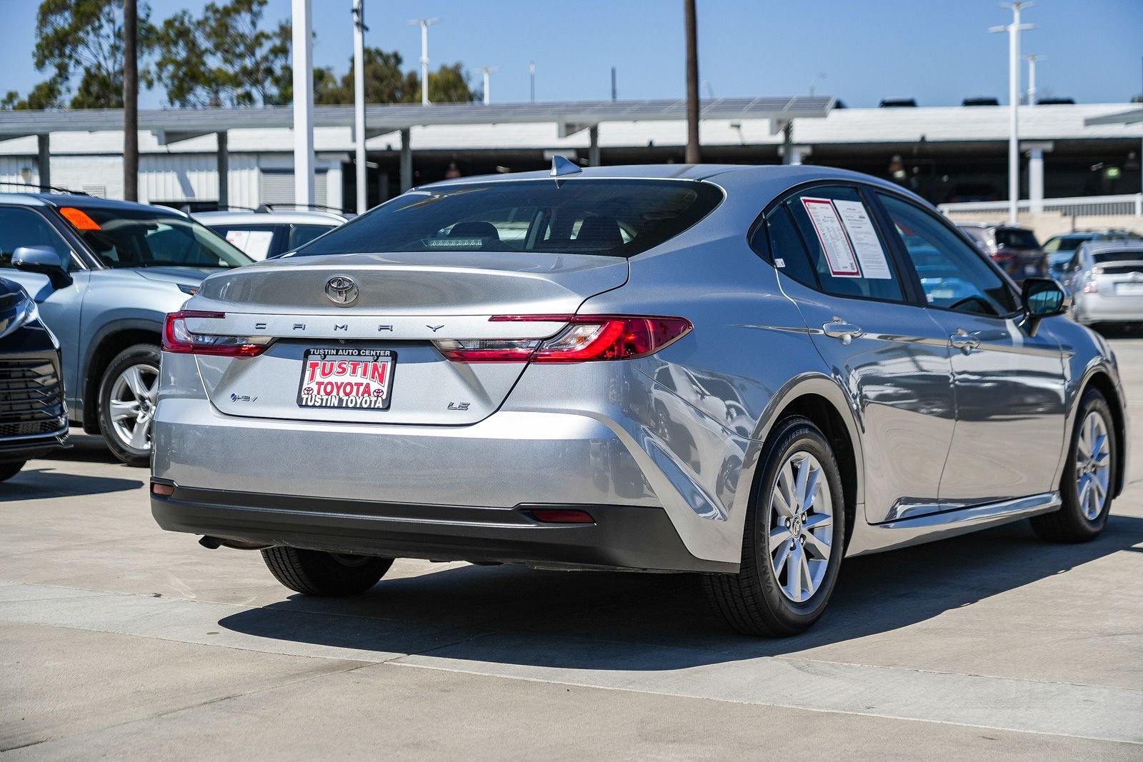 2025 Toyota Camry LE - Photo 6