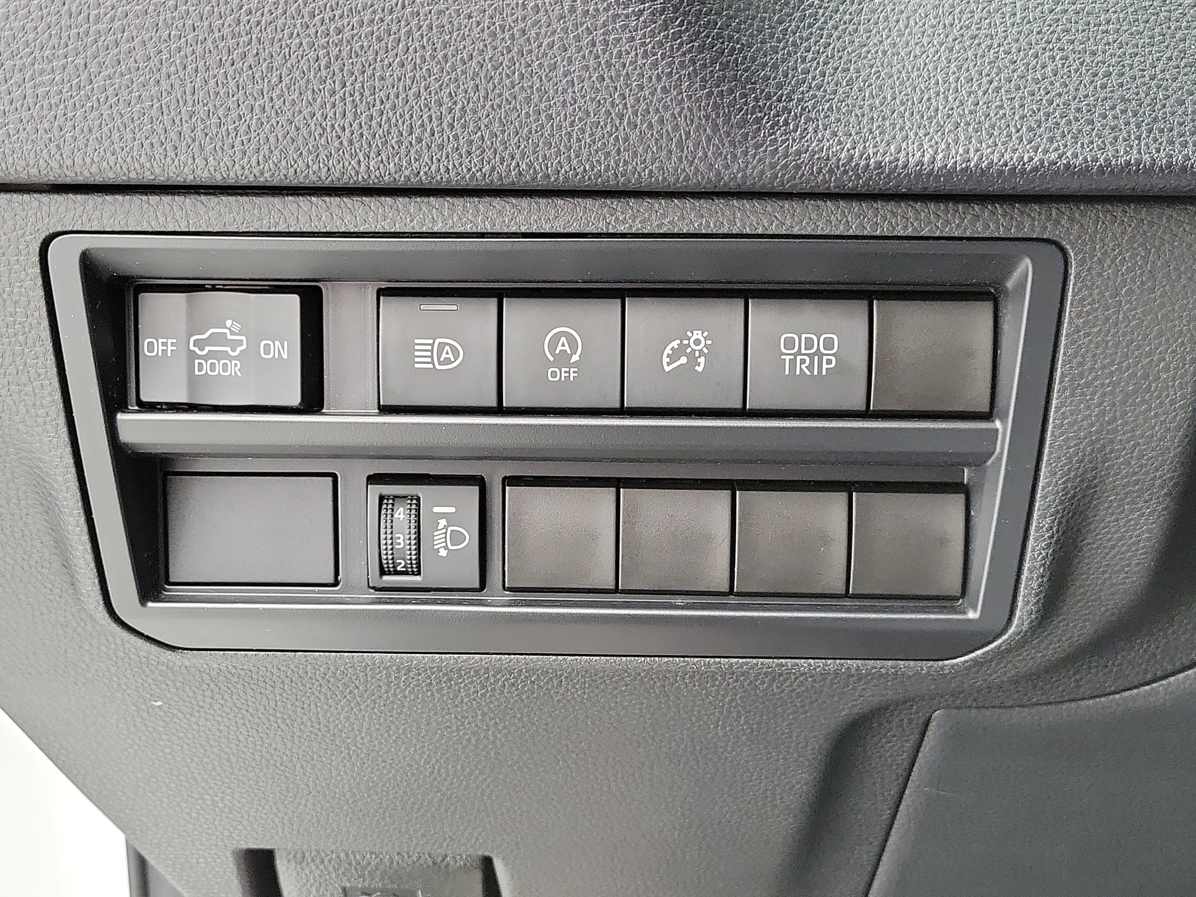 Used 2023 Ice Cap Toyota SR5 image 30